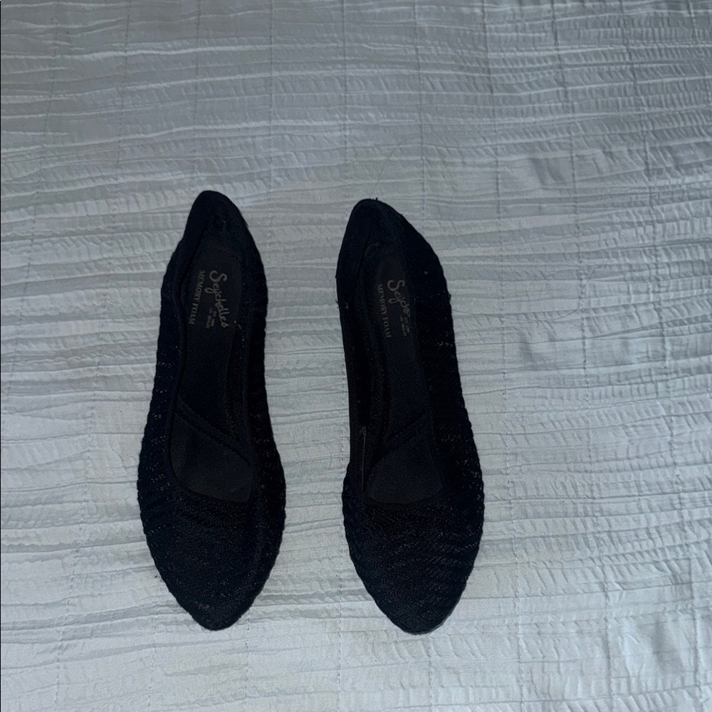 Women’s Black flats